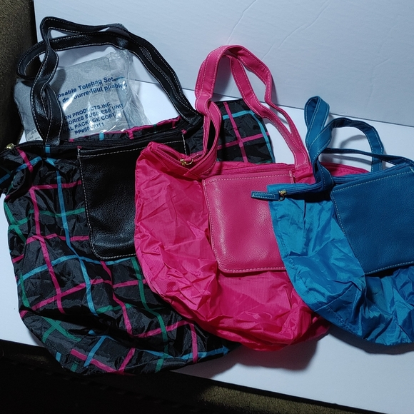 AVON - COLLAPSIBLE TOTE BAGS - Picture 2 of 5